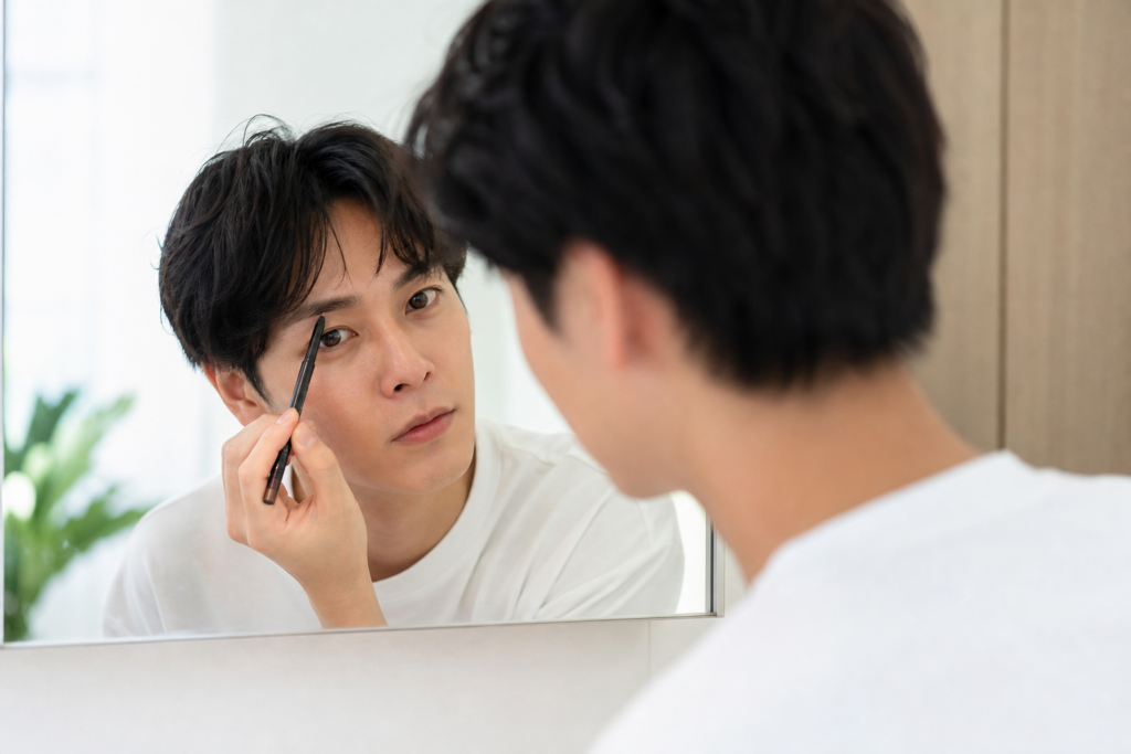 抜きすぎた眉毛を自然に隠すメンズメイクの方法